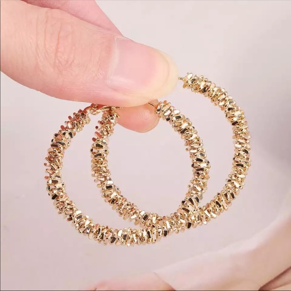 🌟Shiny Gold Plated Hoop Earrings - Picture 3 of 4